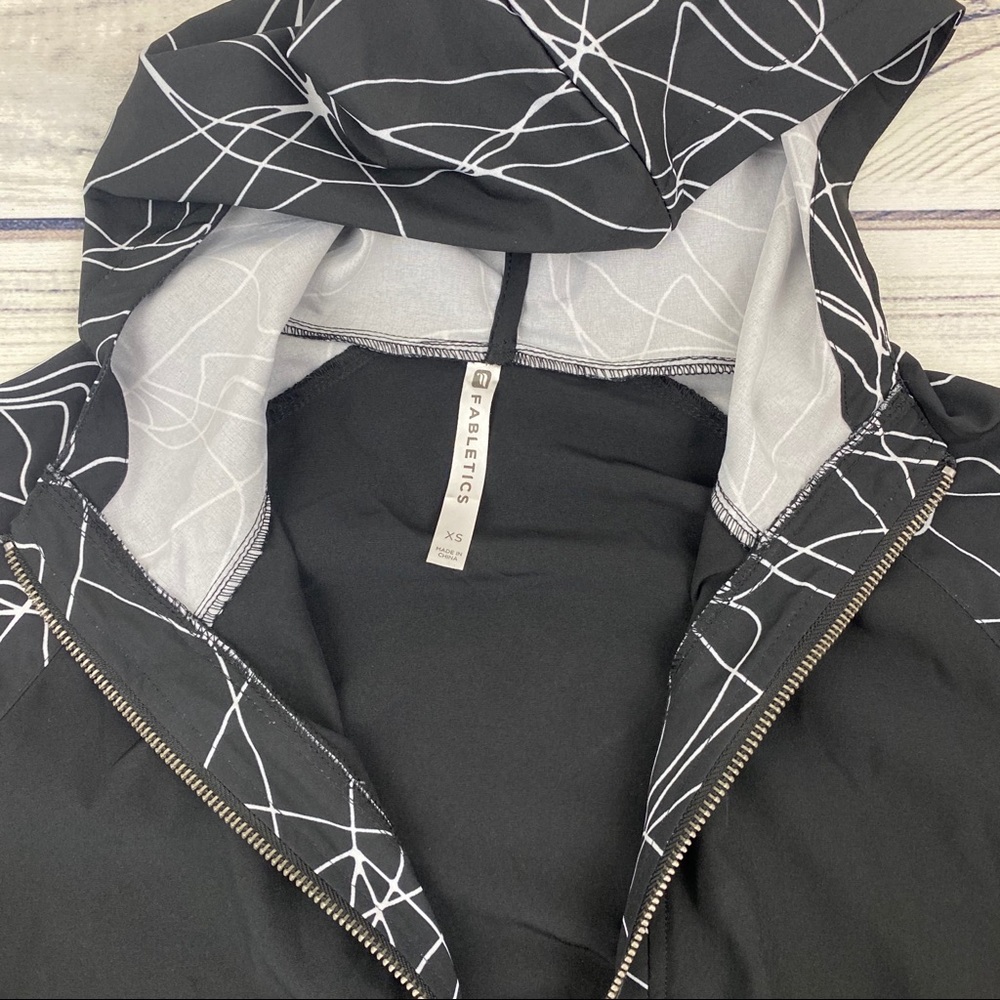 Fabletics Active Jacket Size Xs - image 3